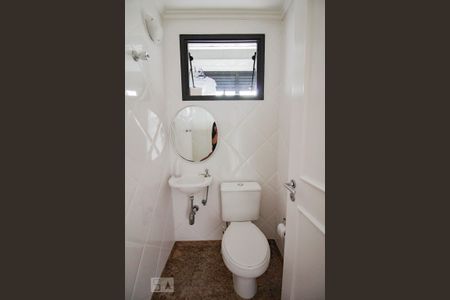 Apartamento à venda com 260m², 4 quartos e 4 vagas Apartamento à venda com 260m², 4 quartos e 4 vagasBanheiro de Serviço