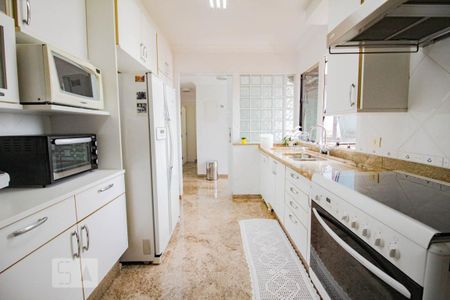 Apartamento à venda com 260m², 4 quartos e 4 vagas Apartamento à venda com 260m², 4 quartos e 4 vagasCozinha