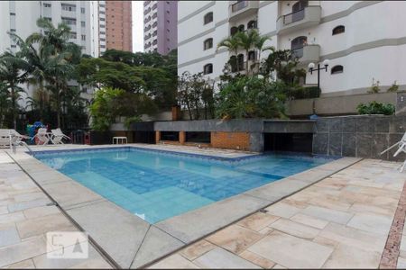 Apartamento à venda com 260m², 4 quartos e 4 vagas Apartamento à venda com 260m², 4 quartos e 4 vagasÁrea comum - Piscina