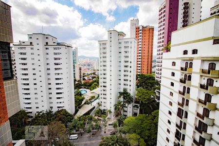 Apartamento à venda com 260m², 4 quartos e 4 vagas Apartamento à venda com 260m², 4 quartos e 4 vagasVista