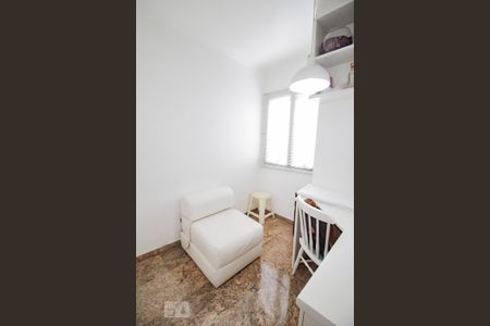 Apartamento à venda com 260m², 4 quartos e 4 vagas Apartamento à venda com 260m², 4 quartos e 4 vagasQuarto de Serviço