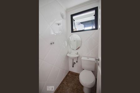 Apartamento à venda com 260m², 4 quartos e 4 vagas Apartamento à venda com 260m², 4 quartos e 4 vagasBanheiro de Serviço