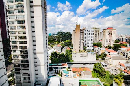 Apartamento à venda com 260m², 4 quartos e 4 vagas Apartamento à venda com 260m², 4 quartos e 4 vagasVista