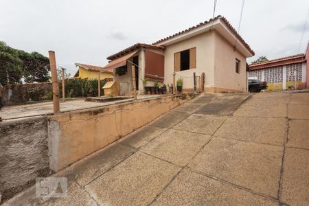 Casa para alugar com 413m², 4 quartos e 3 vagas Casa para alugar com 413m², 4 quartos e 3 vagasEntrada da Garagem