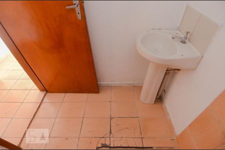 Banheiro de casa de condomínio para alugar com 1 quarto, 34m² em Jardim Cocaia, Guarulhos