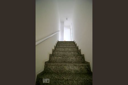 Apartamento à venda com 100m², 2 quartos e 2 vagasEscada