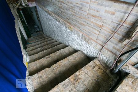 Casa à venda com 160m², 2 quartos e 2 vagas Casa à venda com 160m², 2 quartos e 2 vagasEscada de Entrada