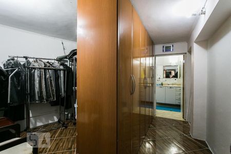 Casa à venda com 160m², 2 quartos e 2 vagas Casa à venda com 160m², 2 quartos e 2 vagasCloset da Suíte