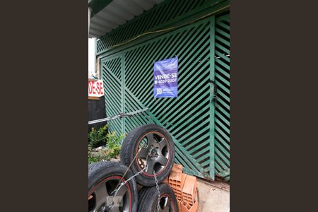 Casa à venda com 160m², 2 quartos e 2 vagas Casa à venda com 160m², 2 quartos e 2 vagasFachada