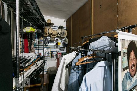 Casa à venda com 160m², 2 quartos e 2 vagas Casa à venda com 160m², 2 quartos e 2 vagasCloset da Suíte