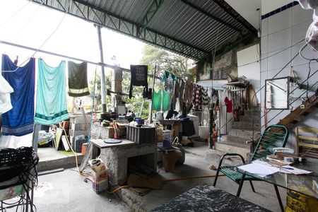 Casa à venda com 160m², 2 quartos e 2 vagas Casa à venda com 160m², 2 quartos e 2 vagasQuintal