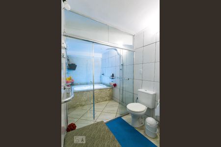 Casa à venda com 160m², 2 quartos e 2 vagas Casa à venda com 160m², 2 quartos e 2 vagasBanheiro da Suíte