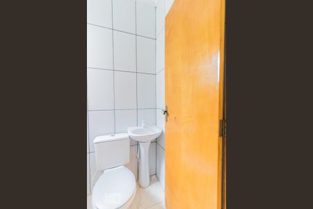 Casa de condomínio à venda com 66m², 2 quartos e 1 vaga Casa de condomínio à venda com 66m², 2 quartos e 1 vagaBanheiro da Suíte 2