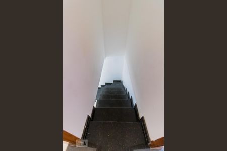 Casa de condomínio à venda com 66m², 2 quartos e 1 vaga Casa de condomínio à venda com 66m², 2 quartos e 1 vagaEscada