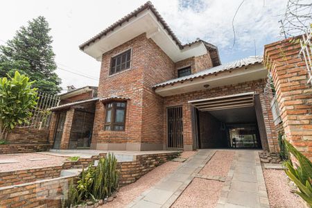 Casa à venda com 340m², 3 quartos e 3 vagas Casa à venda com 340m², 3 quartos e 3 vagasFachada