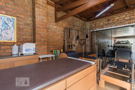 Casa à venda com 340m², 3 quartos e 3 vagas Casa à venda com 340m², 3 quartos e 3 vagasArea Pilates