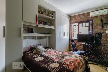 Casa à venda com 340m², 3 quartos e 3 vagas Casa à venda com 340m², 3 quartos e 3 vagasQuarto 2 - Suíte