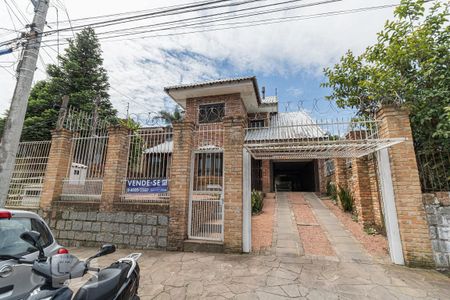 Casa à venda com 340m², 3 quartos e 3 vagas Casa à venda com 340m², 3 quartos e 3 vagasFachada
