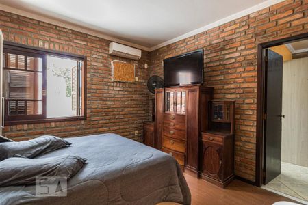 Casa à venda com 340m², 3 quartos e 3 vagas Casa à venda com 340m², 3 quartos e 3 vagasQuarto 1 - Suíte