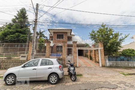 Casa à venda com 340m², 3 quartos e 3 vagas Casa à venda com 340m², 3 quartos e 3 vagasFachada