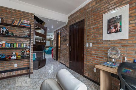 Casa à venda com 340m², 3 quartos e 3 vagas Casa à venda com 340m², 3 quartos e 3 vagasEscritório