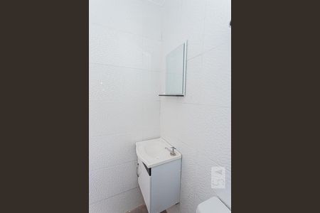 Casa para alugar com 30m², 1 quarto e sem vaga Casa para alugar com 30m², 1 quarto e sem vagaBanheiro