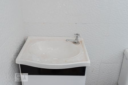 Casa para alugar com 30m², 1 quarto e sem vaga Casa para alugar com 30m², 1 quarto e sem vagaBanheiro