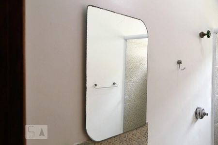 Banheiro-Espelho de kitnet/studio para alugar com 1 quarto, 30m² em Canto do Forte, Praia Grande