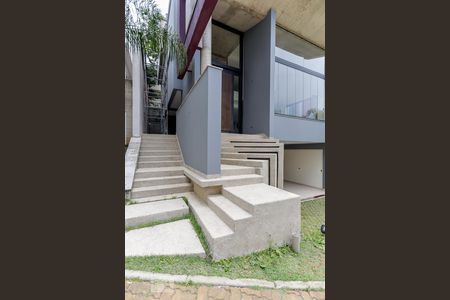 Casa de condomínio à venda com 480m², 4 quartos e 8 vagas Casa de condomínio à venda com 480m², 4 quartos e 8 vagasEscadas Entrada