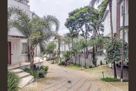 Casa de condomínio à venda com 480m², 4 quartos e 8 vagas Casa de condomínio à venda com 480m², 4 quartos e 8 vagasÁrea Comum