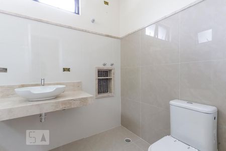 Casa de condomínio à venda com 480m², 4 quartos e 8 vagas Casa de condomínio à venda com 480m², 4 quartos e 8 vagasBanheiro da Suíte 2