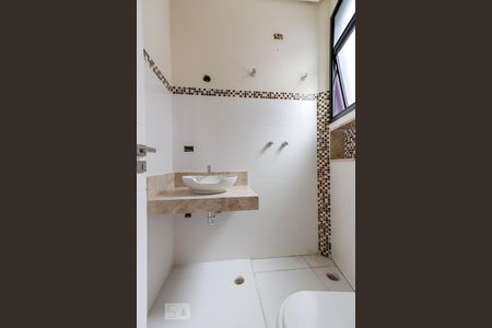 Casa de condomínio à venda com 480m², 4 quartos e 8 vagas Casa de condomínio à venda com 480m², 4 quartos e 8 vagasBanheiro da Suíte 3