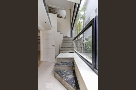 Casa de condomínio à venda com 480m², 4 quartos e 8 vagas Casa de condomínio à venda com 480m², 4 quartos e 8 vagasEscadas Garagem