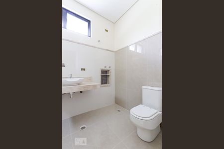 Casa de condomínio à venda com 480m², 4 quartos e 8 vagas Casa de condomínio à venda com 480m², 4 quartos e 8 vagasBanheiro da Suíte 2