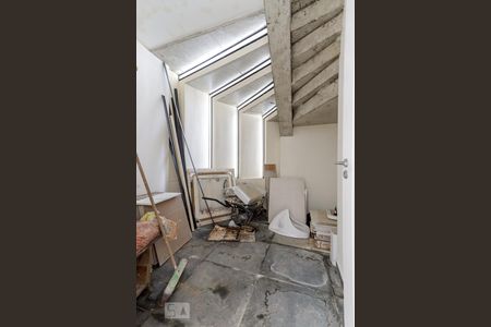 Casa de condomínio à venda com 480m², 4 quartos e 8 vagas Casa de condomínio à venda com 480m², 4 quartos e 8 vagasDepósito