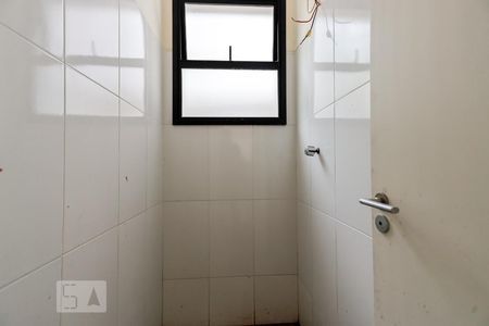 Casa de condomínio à venda com 480m², 4 quartos e 8 vagas Casa de condomínio à venda com 480m², 4 quartos e 8 vagasBanheiro de Serviço