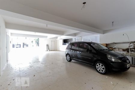 Casa de condomínio à venda com 480m², 4 quartos e 8 vagas Casa de condomínio à venda com 480m², 4 quartos e 8 vagasGaragem