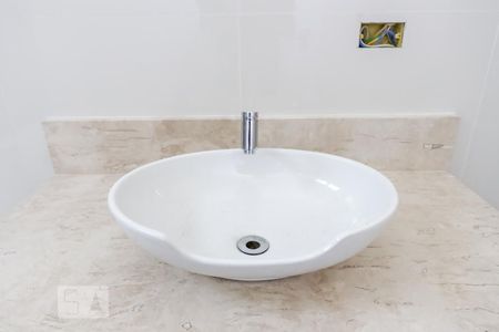 Casa de condomínio à venda com 480m², 4 quartos e 8 vagas Casa de condomínio à venda com 480m², 4 quartos e 8 vagasBanheiro da Suíte 2