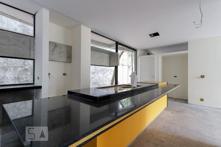 Casa de condomínio à venda com 480m², 4 quartos e 8 vagas Casa de condomínio à venda com 480m², 4 quartos e 8 vagasCozinha