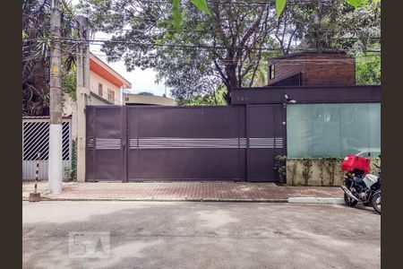 Casa de condomínio à venda com 480m², 4 quartos e 8 vagas Casa de condomínio à venda com 480m², 4 quartos e 8 vagasFachada