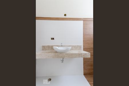 Casa de condomínio à venda com 480m², 4 quartos e 8 vagas Casa de condomínio à venda com 480m², 4 quartos e 8 vagasBanheiro