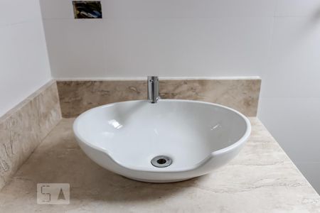 Casa de condomínio à venda com 480m², 4 quartos e 8 vagas Casa de condomínio à venda com 480m², 4 quartos e 8 vagasBanheiro da Suíte 3