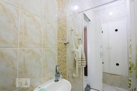 Casa à venda com 342m², 5 quartos e 2 vagas Casa à venda com 342m², 5 quartos e 2 vagasCasa 1 - Banheiro social 2