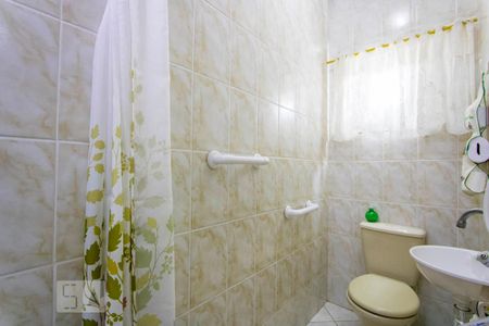 Casa à venda com 342m², 5 quartos e 2 vagas Casa à venda com 342m², 5 quartos e 2 vagasCasa 1 - Banheiro social 2