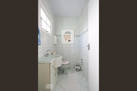 Casa à venda com 430m², 4 quartos e 2 vagasBanheiro 2