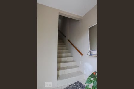 Casa à venda com 430m², 4 quartos e 2 vagasEscada de Acesso a Casa