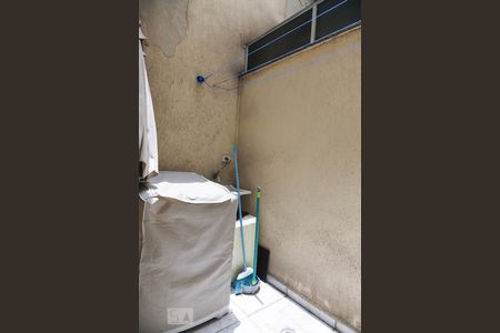 Casa de condomínio à venda com 60m², 2 quartos e 1 vagaÁrea de Serviço