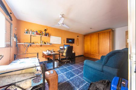 Casa à venda com 270m², 5 quartos e 4 vagas Casa à venda com 270m², 5 quartos e 4 vagasQuarto 5