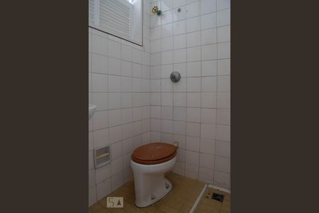 Casa à venda com 409m², 4 quartos e sem vaga Casa à venda com 409m², 4 quartos e sem vagaBanheiro de serviço