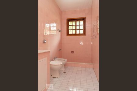 Casa à venda com 409m², 4 quartos e sem vaga Casa à venda com 409m², 4 quartos e sem vagaBanheiro social